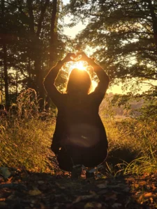 sofia in the sunset making a heart
